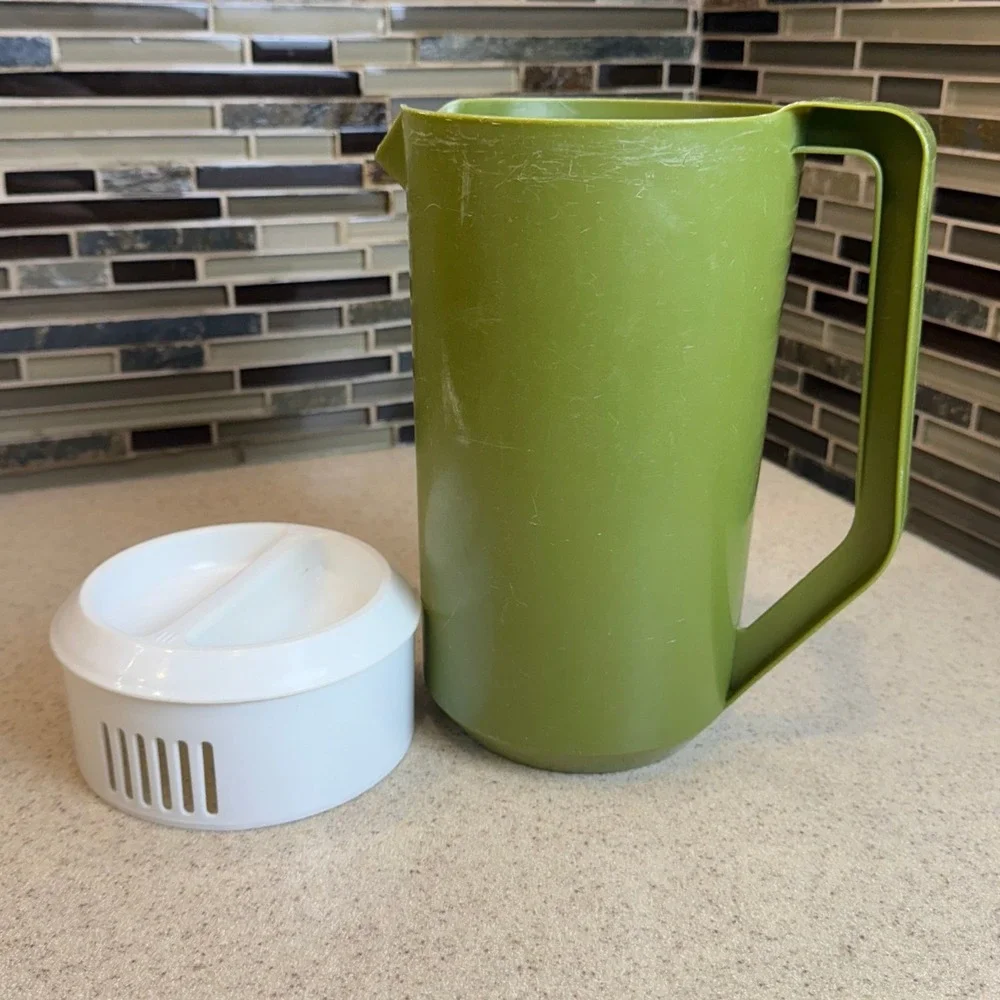 Vintage 1970s Rubbermaid Avocado Green Pitcher 2.25qt J-2445‎ w/ White Lid Retro